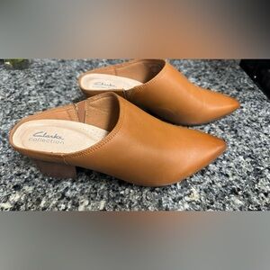 New!!! Elaine Clarks Women's pace Tan Leather Mules 10 W